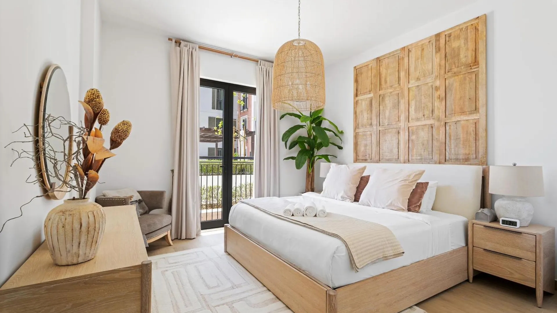 Ocean View 2Br With A Pool & Gym, 2 Min To Beach contacts